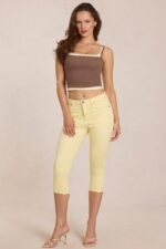 Mid-Rise Capri Jeans in Lemon Yellow - Image 5